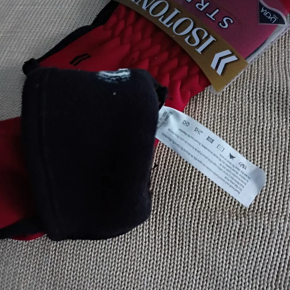 Isotoner Warm Red and Black Stretch Gloves New Never Worn NWT - Picture 4 of 6
